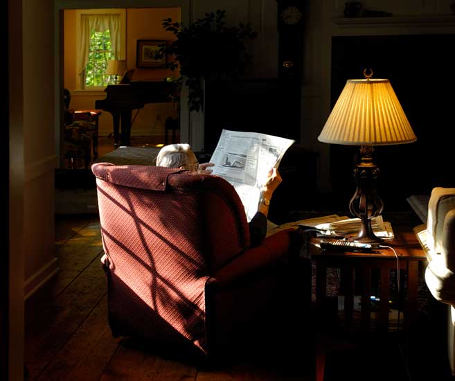 L00-2007-04-28---Bill-Talmage-Reading-Newspaper---Working-Print