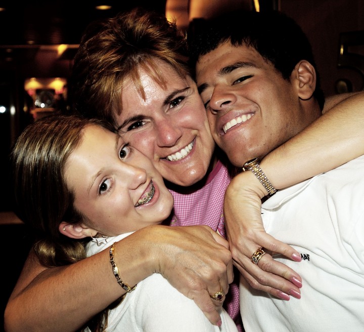 2004-10-10 - Ellen, Mom & Mitchell
