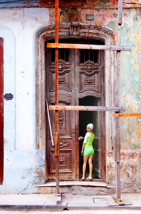 2011-12-01 - Havana Day - Girl in Doorway